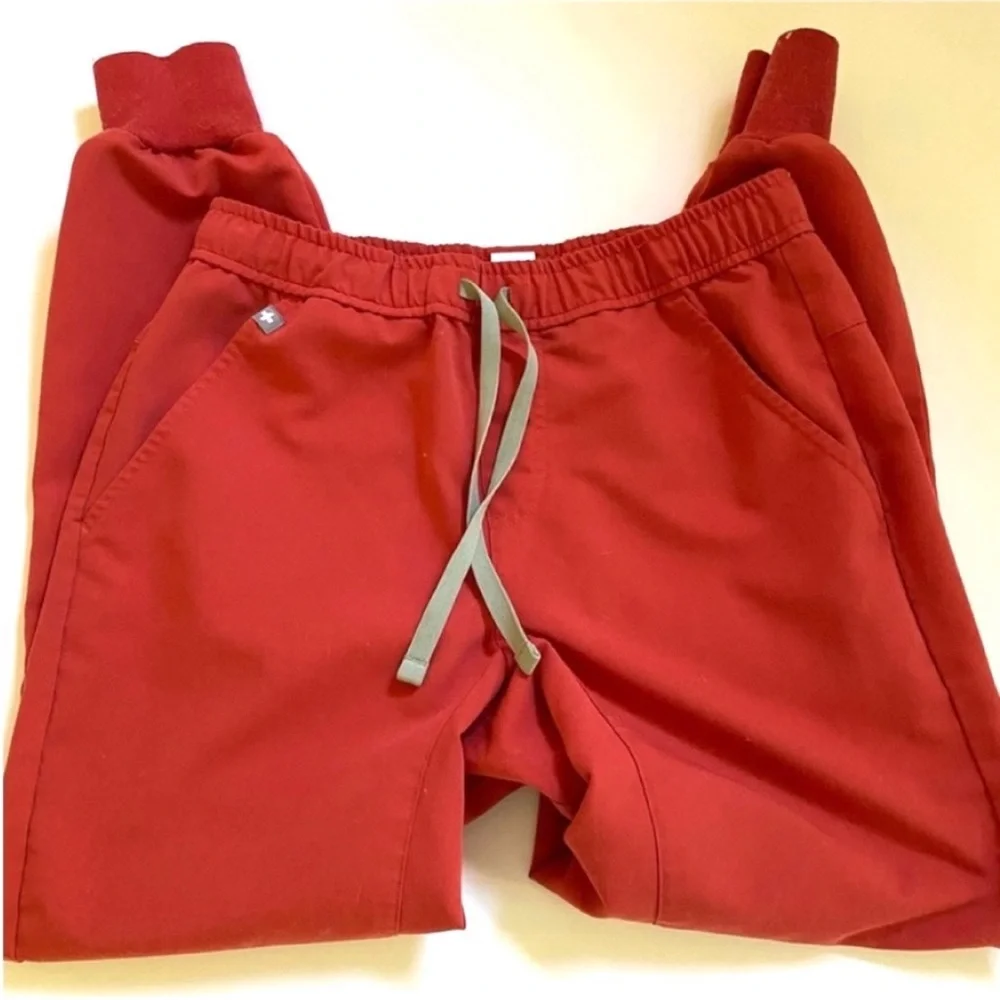 Figs Scrubs Pants Men's Tansen Joggers Scrub Pants Coral Clay size XS Short
